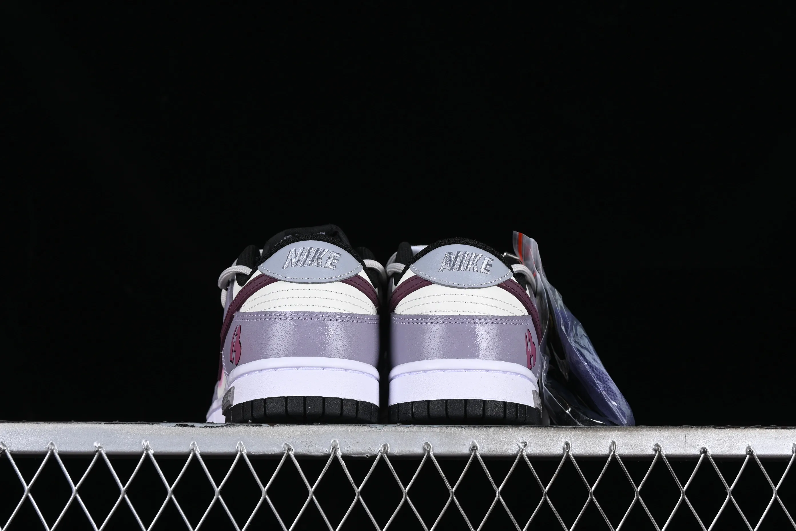All Categories Nk SB Dunk Series Nk SB Dunk Low Low-top Sneakers Nk SB Dunk Low Panda Prank Tie-Dye Raspberry Printed Purple SB Strap Low-top Casual Sneakers DH9765-002